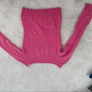 100% cashmere in great condition. Off shoulder pink cashmere.